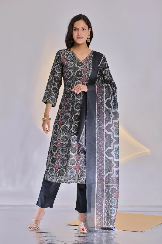 Embroidered Muslin  V-Neck Suit Set  with Dupatta